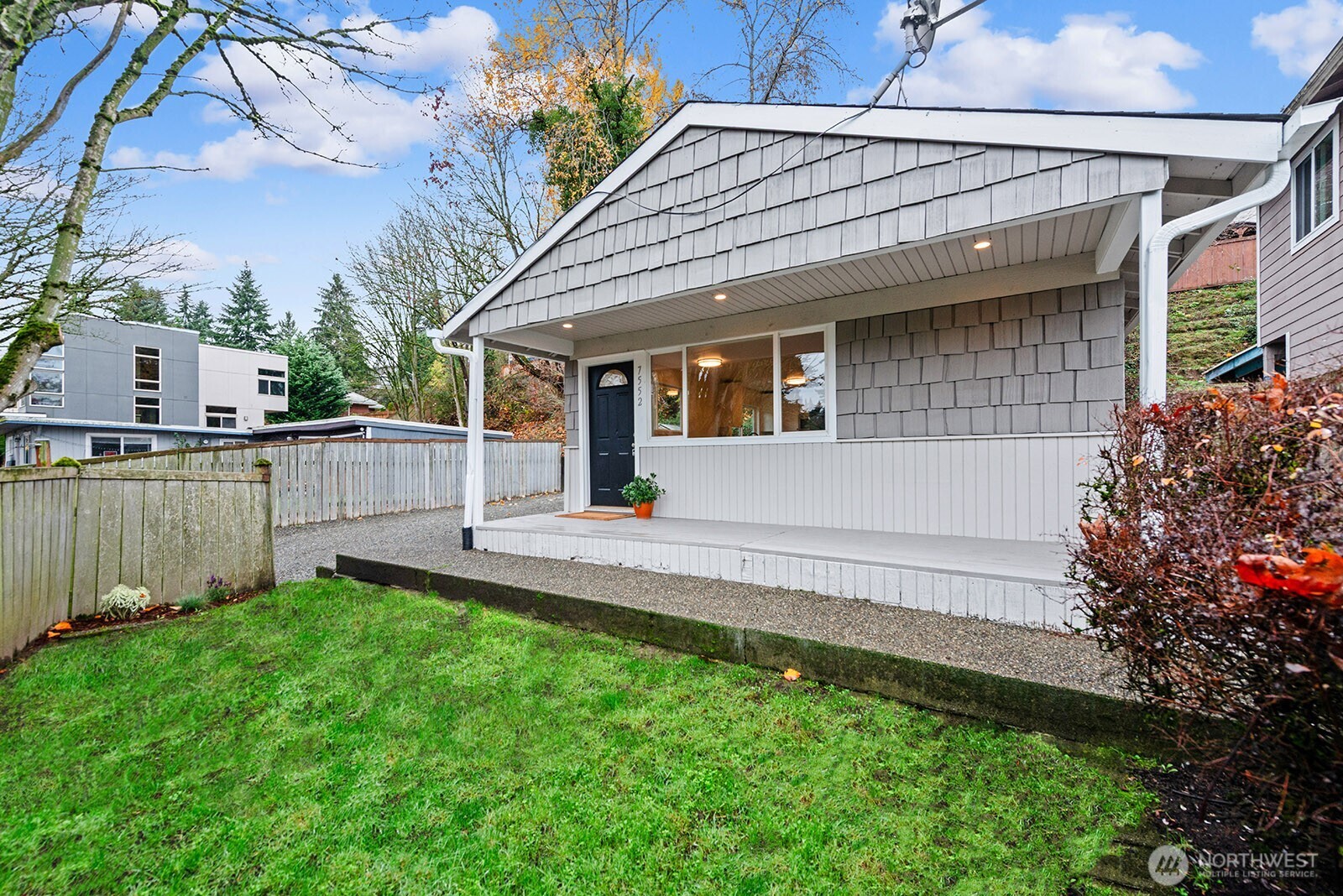7552 21st Avenue Southwest Seattle, WA 98106 - Photo 2 of 25