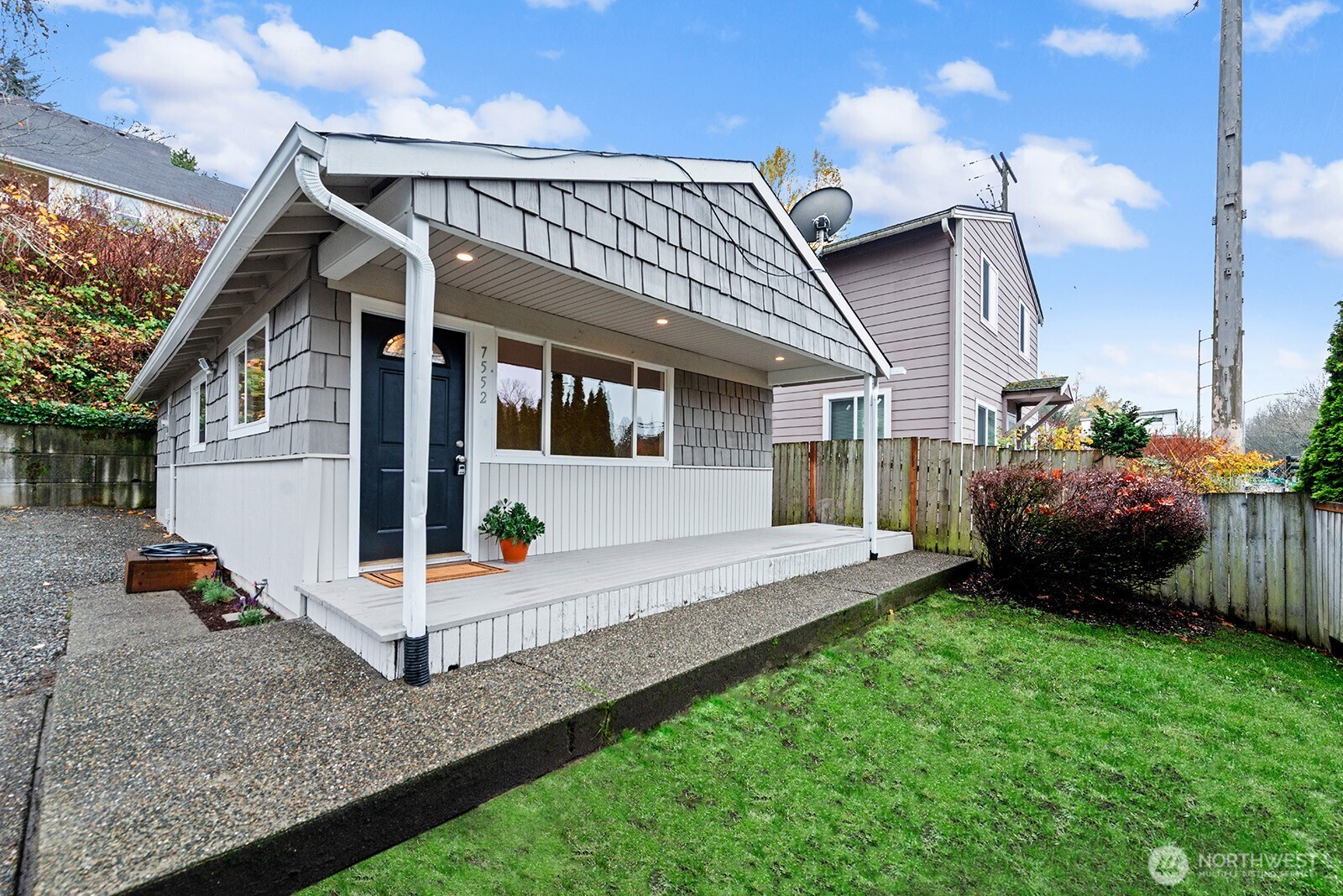 7552 21st Avenue Southwest Seattle, WA 98106 - Photo 3 of 25
