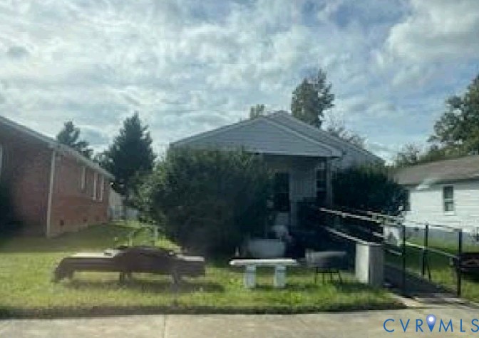 View of home's community