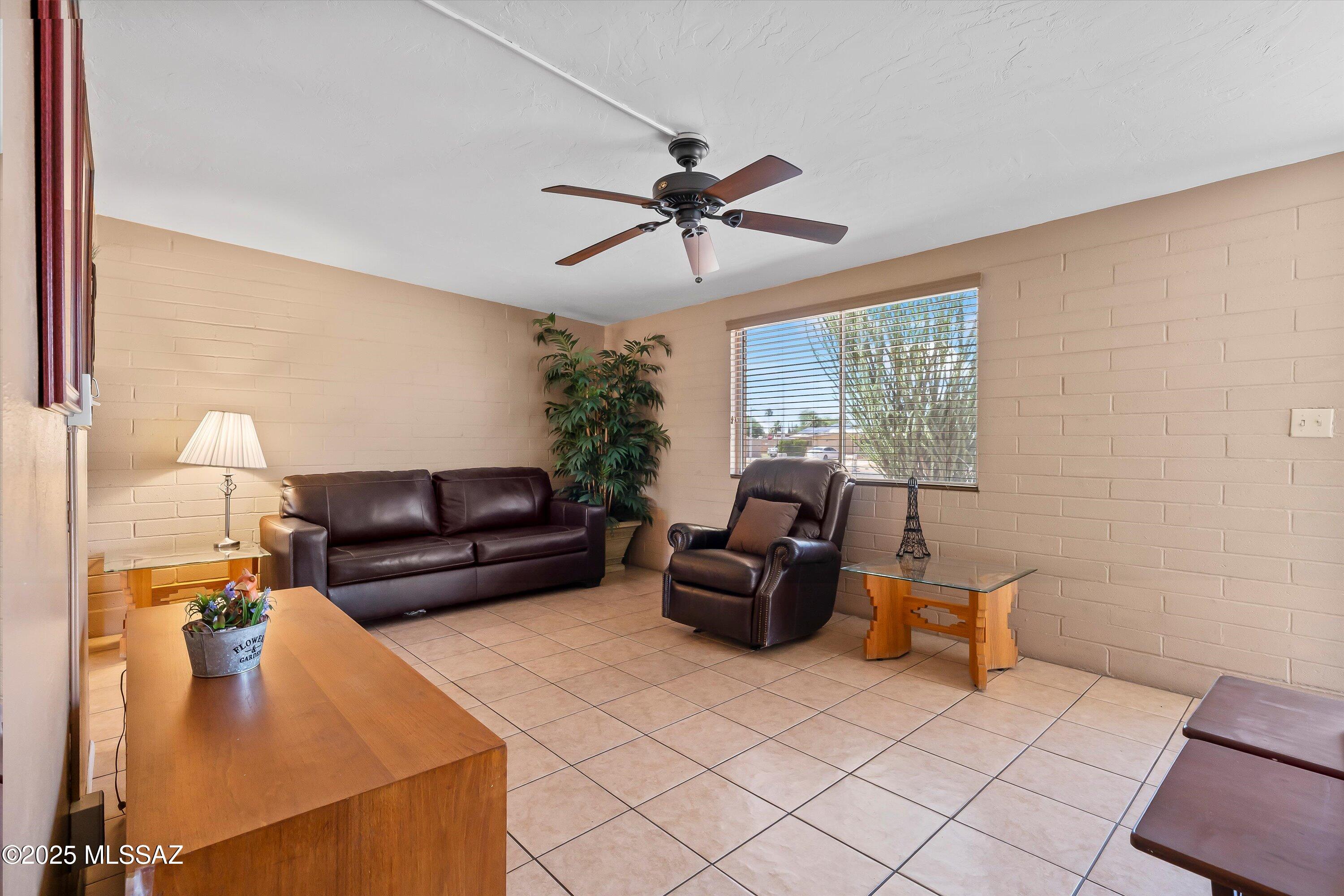 1533 West Roger Road Tucson, AZ 85705 - Photo 8 of 22