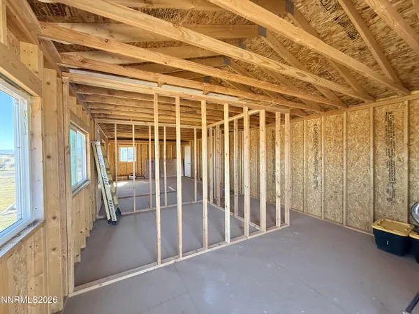 a view of empty room with window