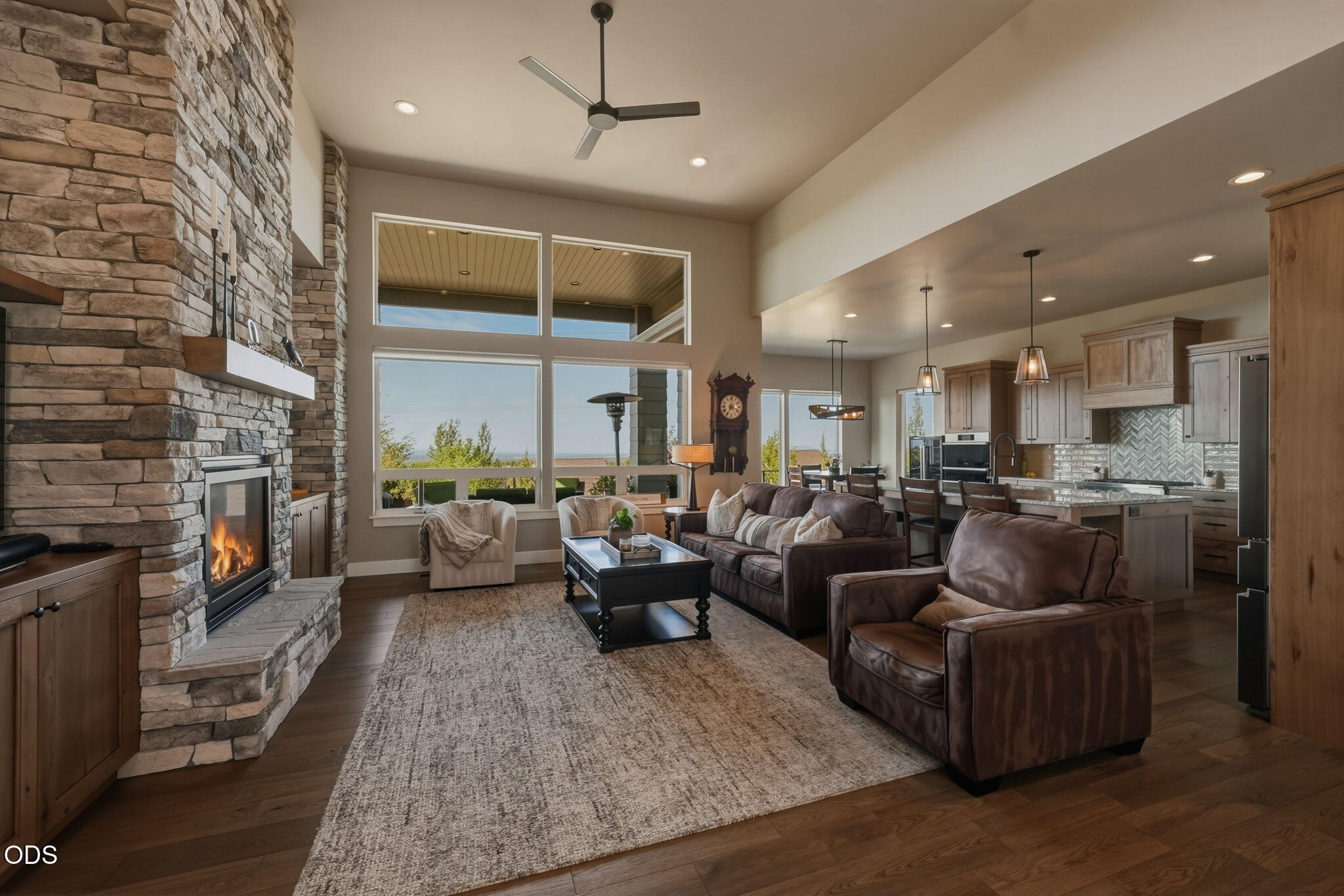 883 Highland View Loop Redmond, OR 97756 - Photo 10 of 75 Gallery Image 10