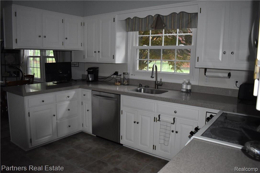 4400 Golf Club Road Howell, MI 48843 - Photo 21 of 68 Kitchen overlooking pool and patio
