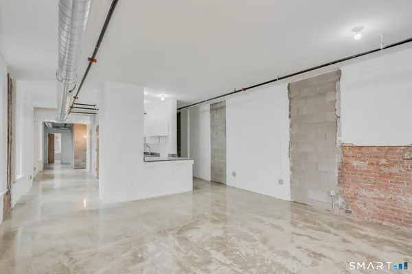 $2,100 | 289 Asylum Street, Unit 2W, Hartford, CT 06103