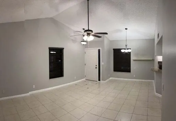 $2,300 | 6 VÃa De Casas Norte, Unit 104, Boynton Beach, FL 33426