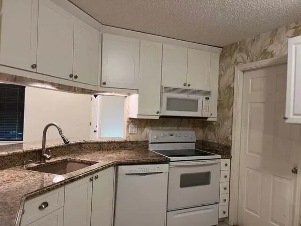 $2,300 | 6 VÃa De Casas Norte, Unit 104, Boynton Beach, FL 33426