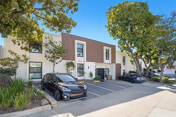 $2,995 | 1242 River Glen Row, Unit 40, Linda Vista, CA 92111