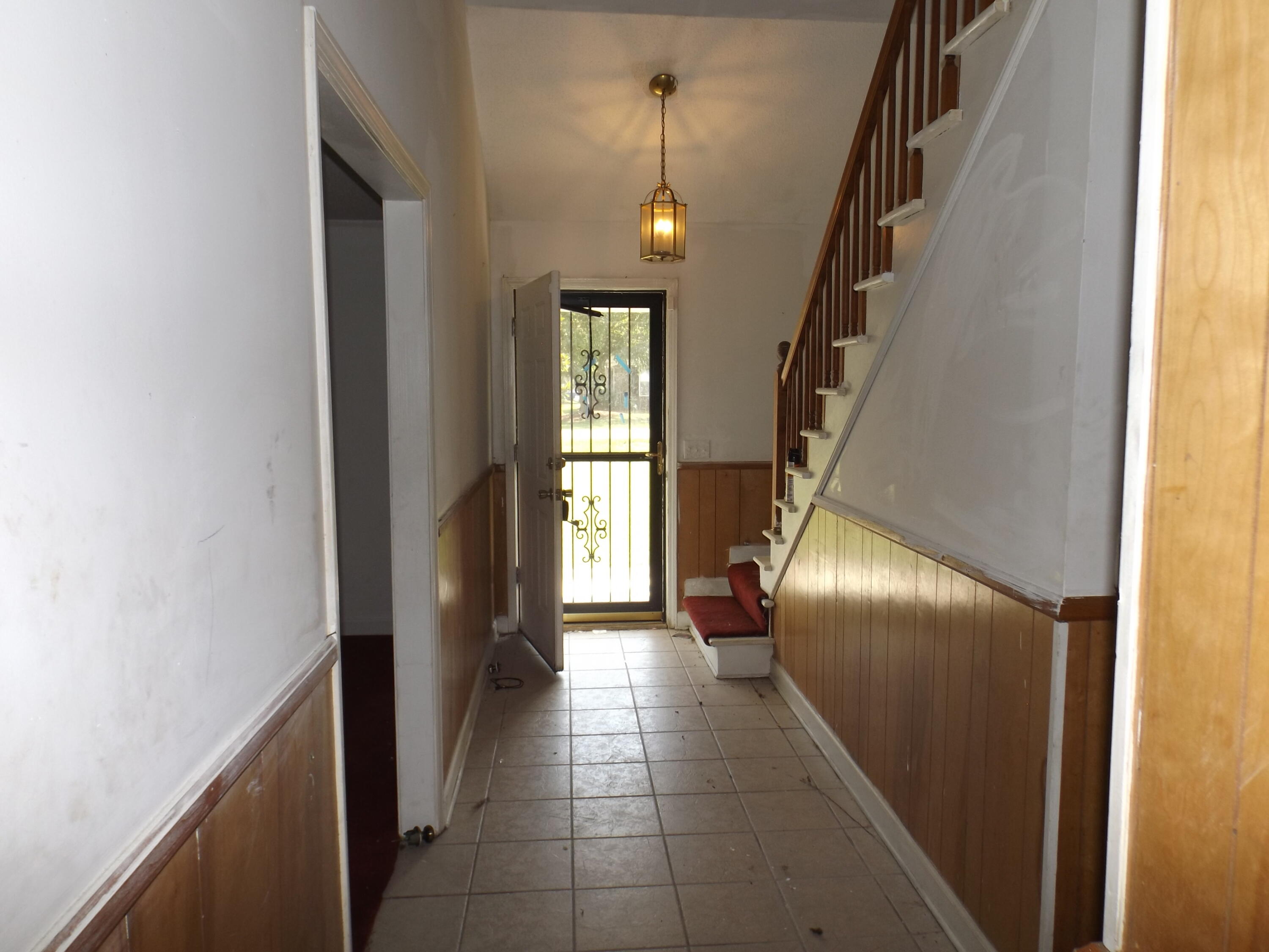 301 Brunson Street Manning, SC 29102 - Photo 13 of 38 Entry Hall View 2