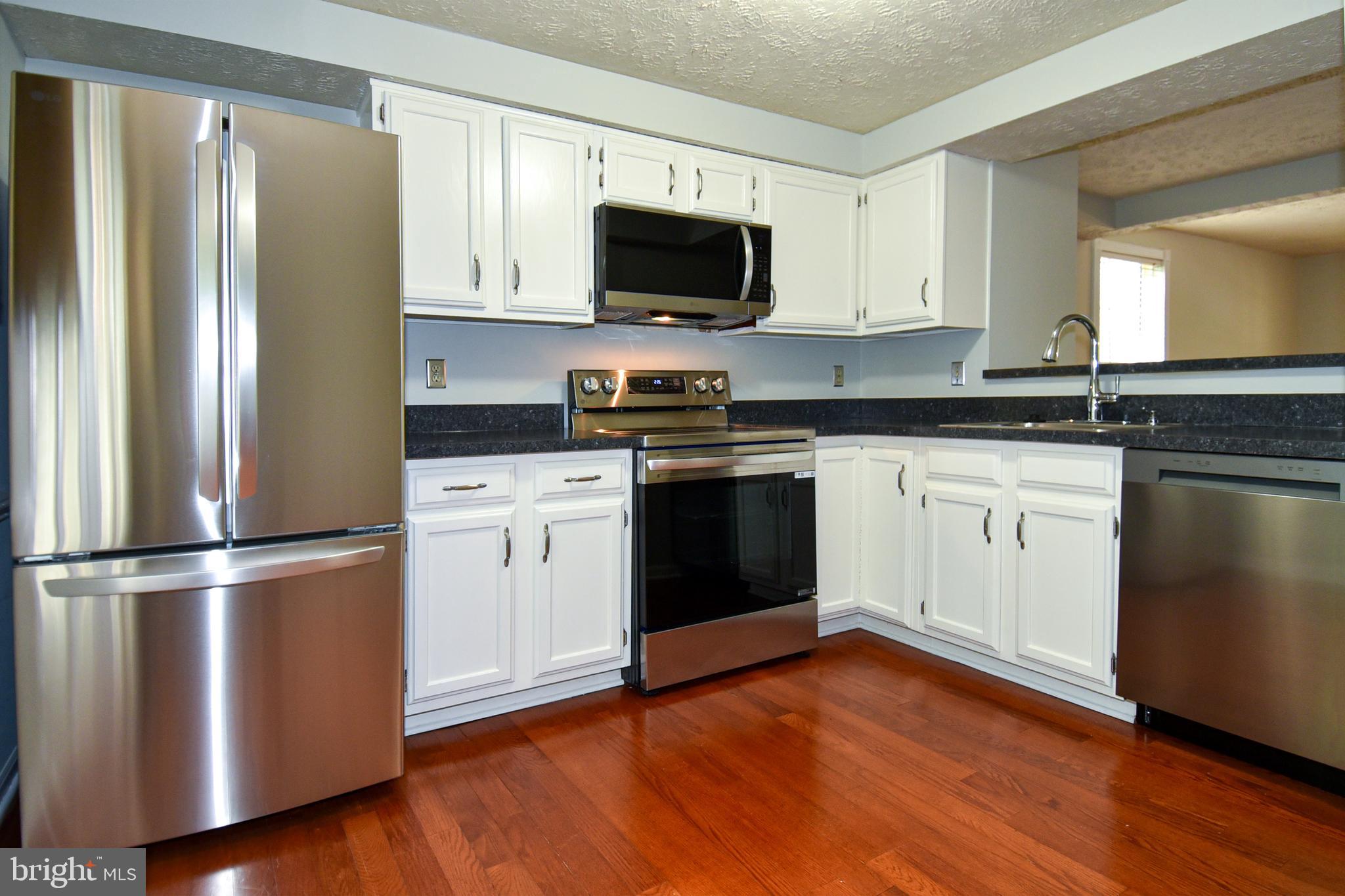 1545 Woodcrest Drive Reston, VA 20194 - Photo 4 of 40