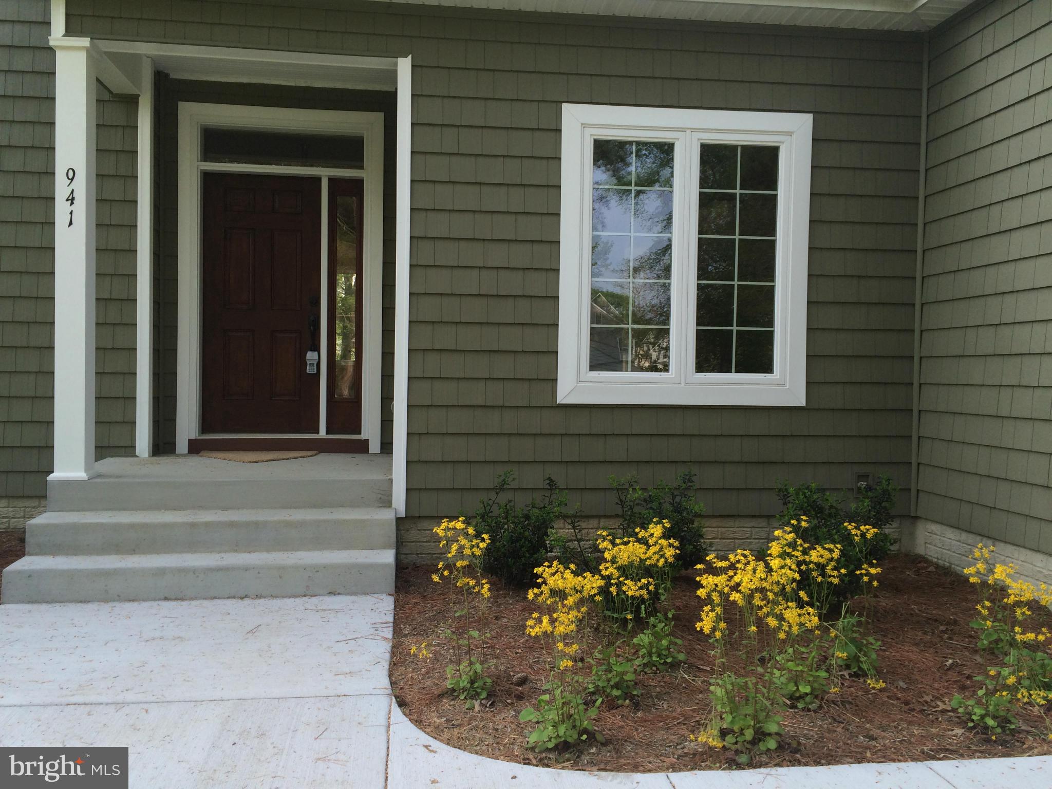941 Winding Road Edgewater, MD 21037 - Photo 3 of 27 Exterior (Front)
