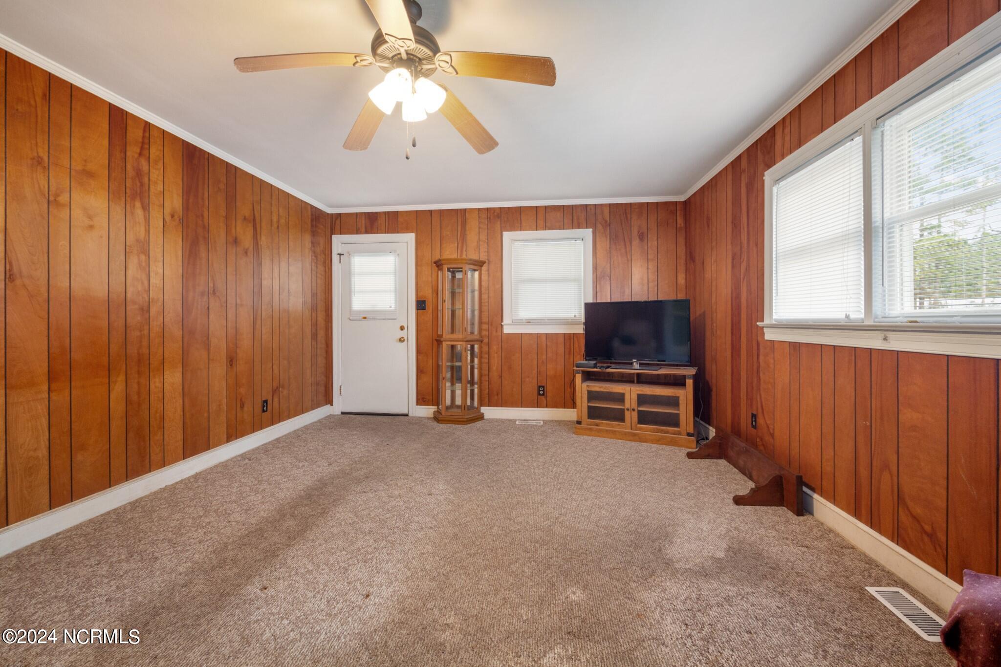 1989 Cobb Road Kinston, NC 28501 - Photo 22 of 26 int (14)