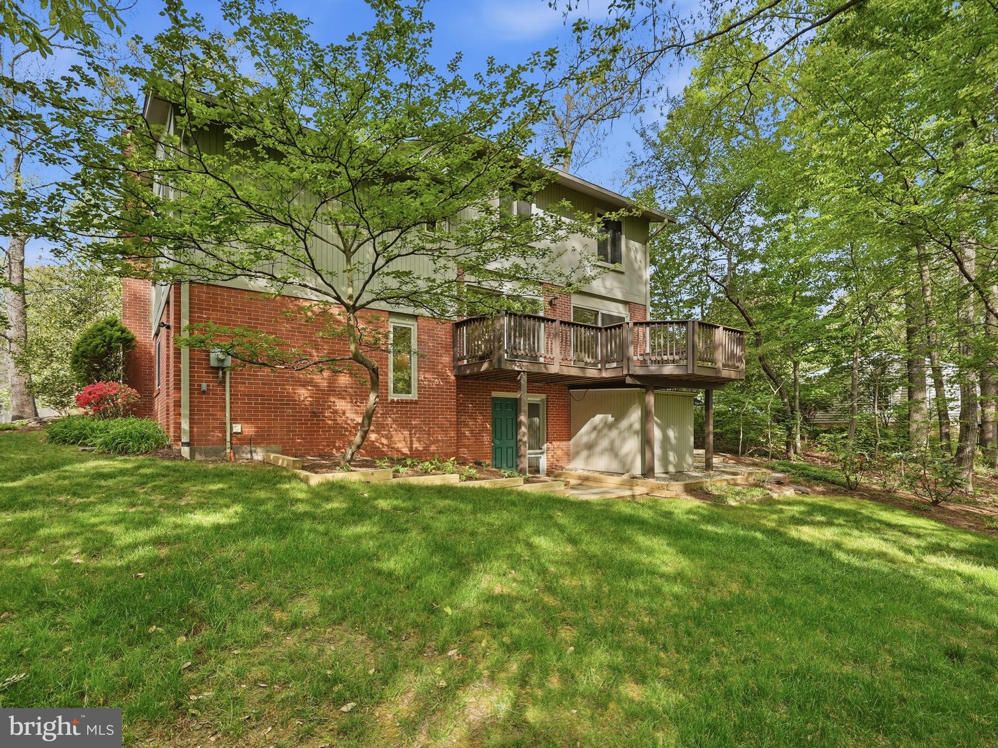 11002 Ring Road Reston, VA 20190 - Photo 54 of 64 Rear w/large deck