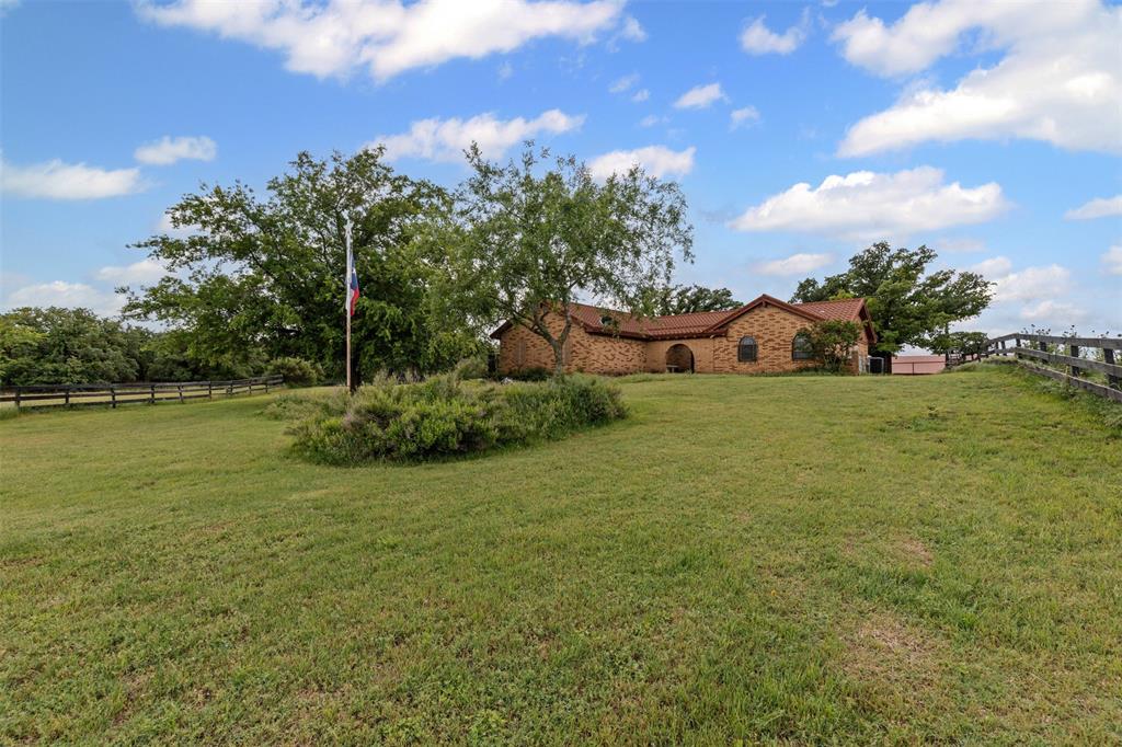 2900 Peel Road Springtown, TX 76082 - Photo 4 of 34