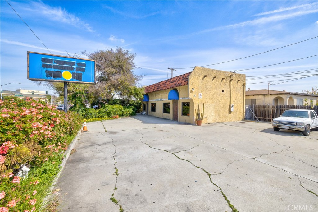 15216 Inglewood Avenue Lawndale, CA 90260 - Photo 14 of 23 a view of a car garage
