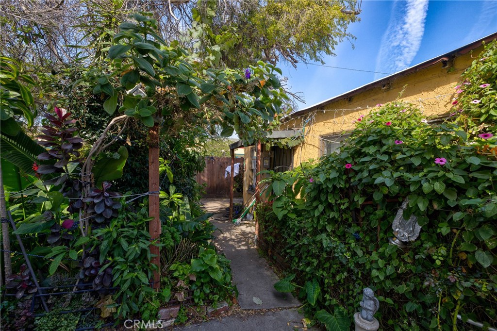 15216 Inglewood Avenue Lawndale, CA 90260 - Photo 19 of 23 a backyard of a house with lots of green space