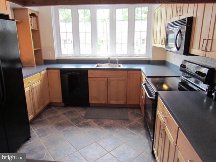 4209 Fairdale Road Philadelphia, PA 19154 - Photo 13 of 23 Kitchen