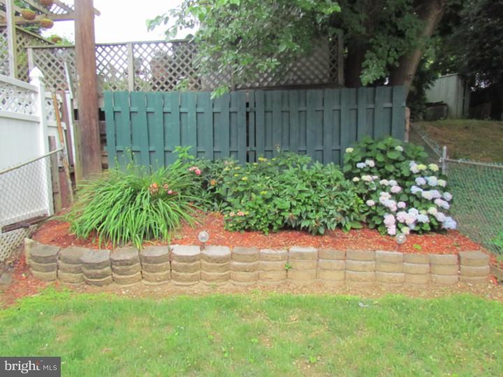 4209 Fairdale Road Philadelphia, PA 19154 - Photo 4 of 23 Garden