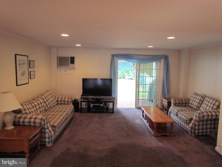4209 Fairdale Road Philadelphia, PA 19154 - Photo 6 of 23 Living Room