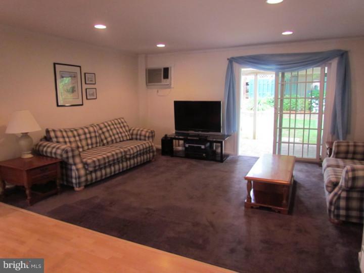 4209 Fairdale Road Philadelphia, PA 19154 - Photo 7 of 23 Living Room