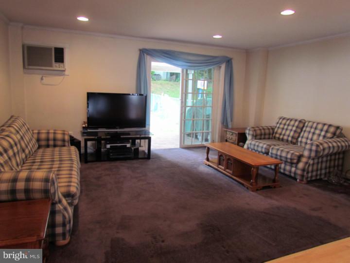 4209 Fairdale Road Philadelphia, PA 19154 - Photo 8 of 23 Living Room
