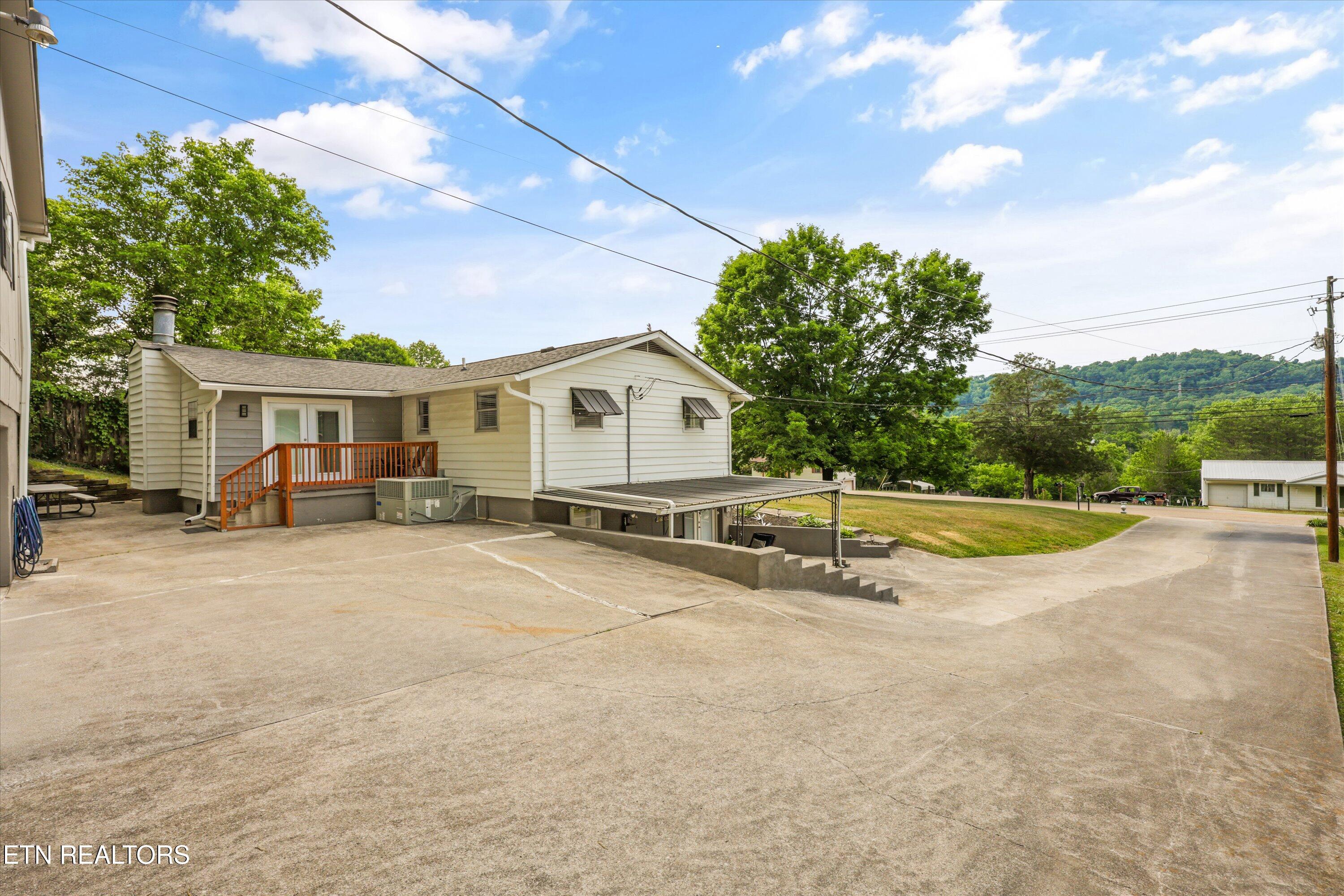 5524 Carter Road Knoxville, TN 37918 - Photo 42 of 57 Driveway