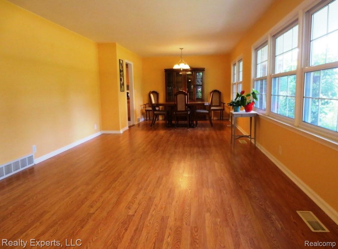 12661 Stanley Road Belleville, MI 48111 - Photo 5 of 33 IMG_2378.jpg
