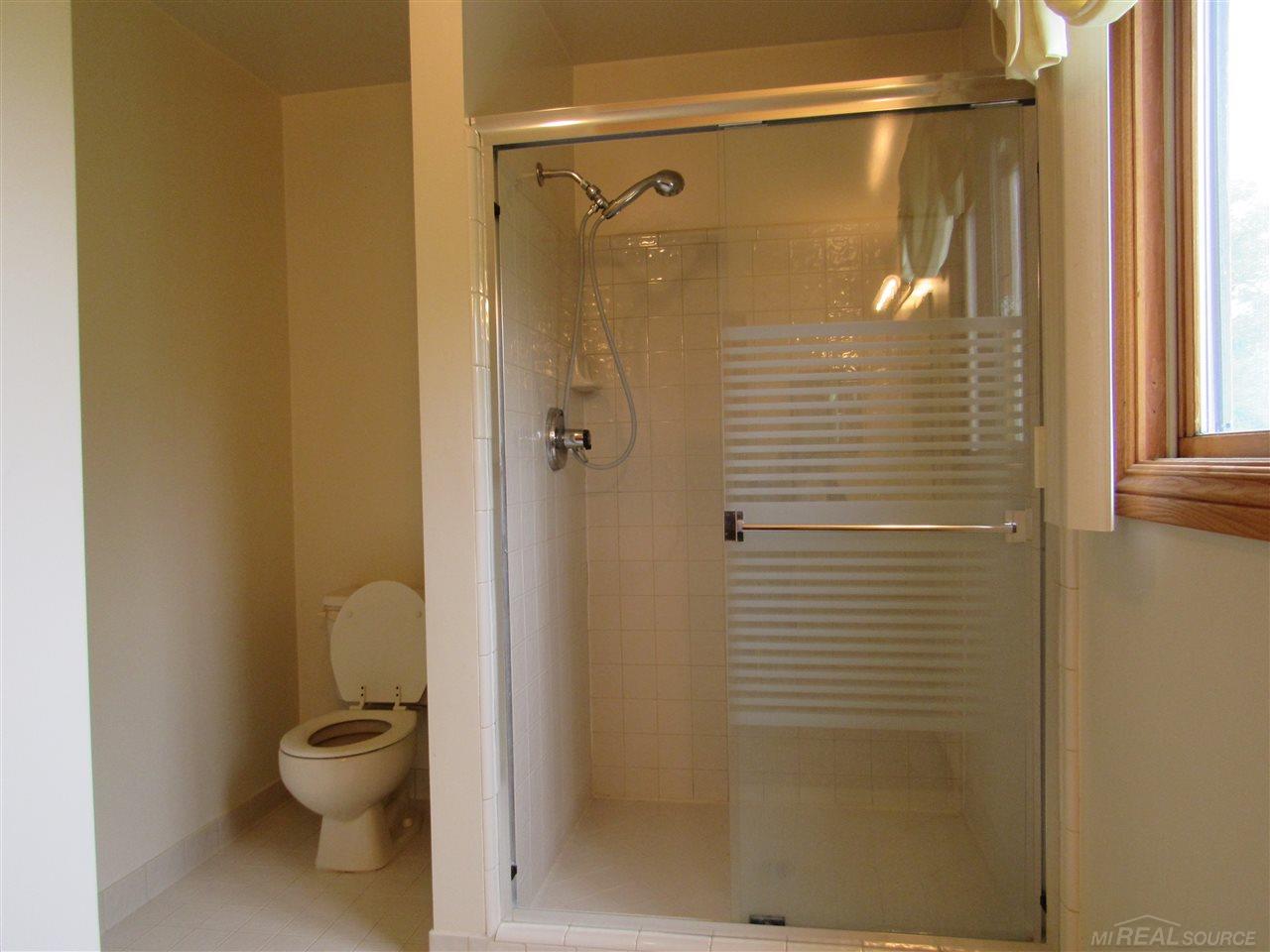 2204 Rochelle Park Drive Rochester, MI 48309 - Photo 31 of 43 31349846-30.JPG