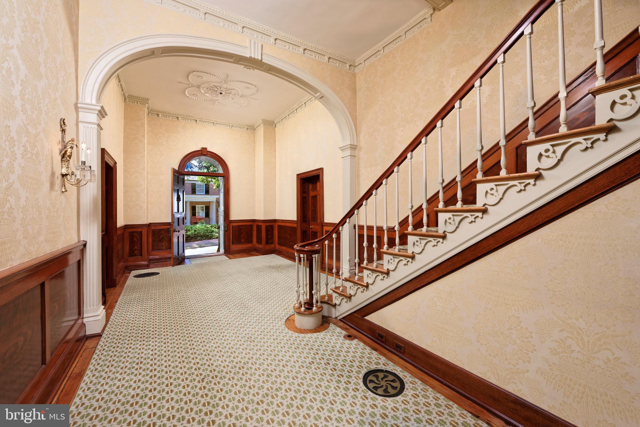 607 Oronoco Street Alexandria, VA 22314 - Photo 2 of 41 Spectacular main entry foyer