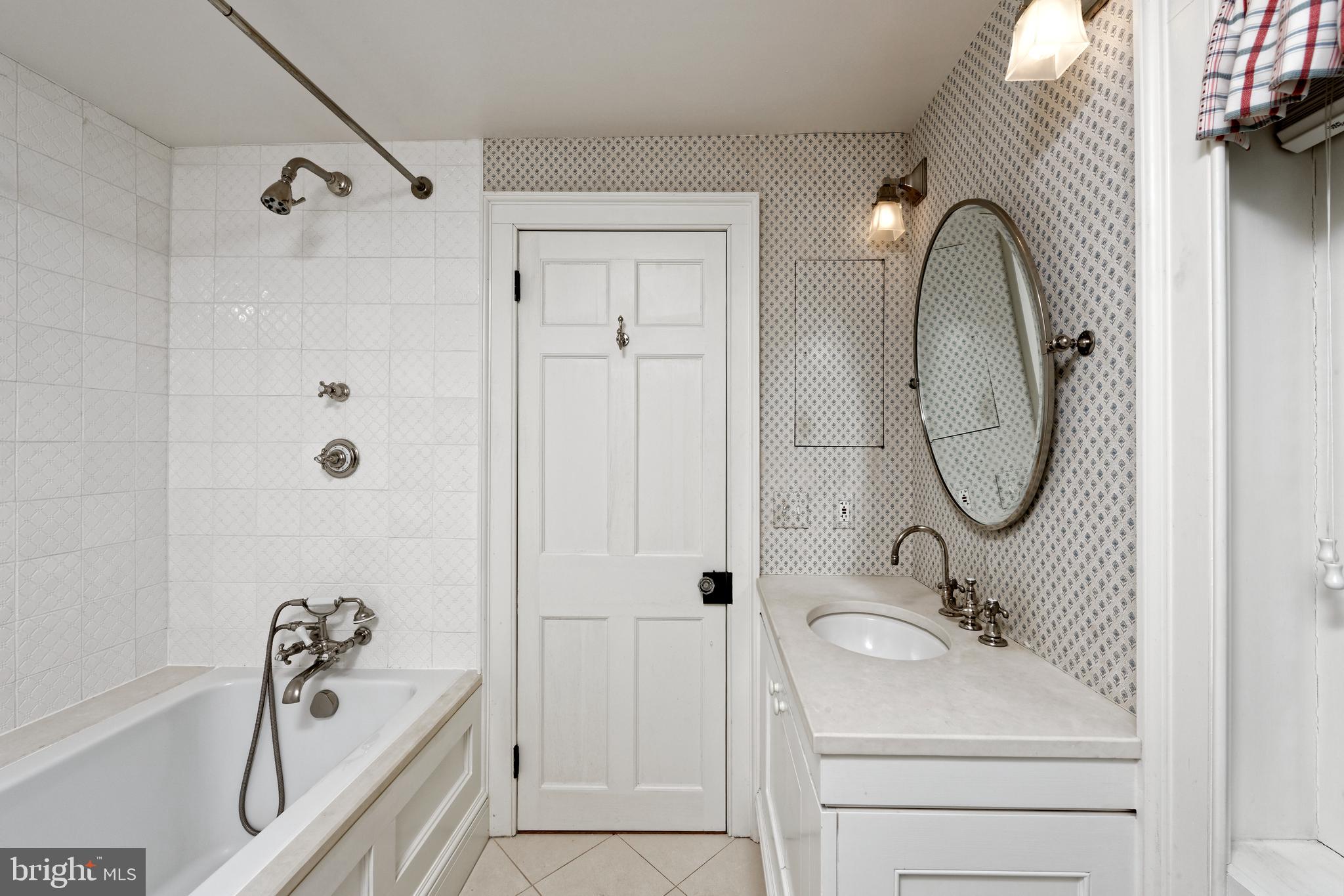 607 Oronoco Street Alexandria, VA 22314 - Photo 21 of 41 Full bath