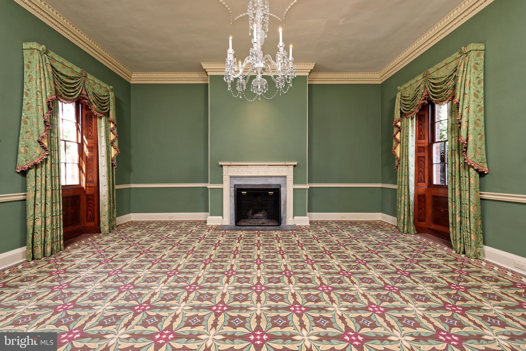 607 Oronoco Street Alexandria, VA 22314 - Photo 5 of 41 High ceilings and abundant natural light