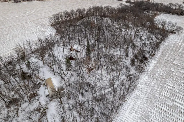 $799,999 | 5101 South Johnson Road, Beloit, WI 53511