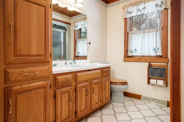 $799,999 | 5101 South Johnson Road, Beloit, WI 53511