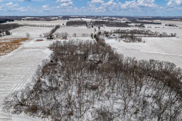 $799,999 | 5101 South Johnson Road, Beloit, WI 53511