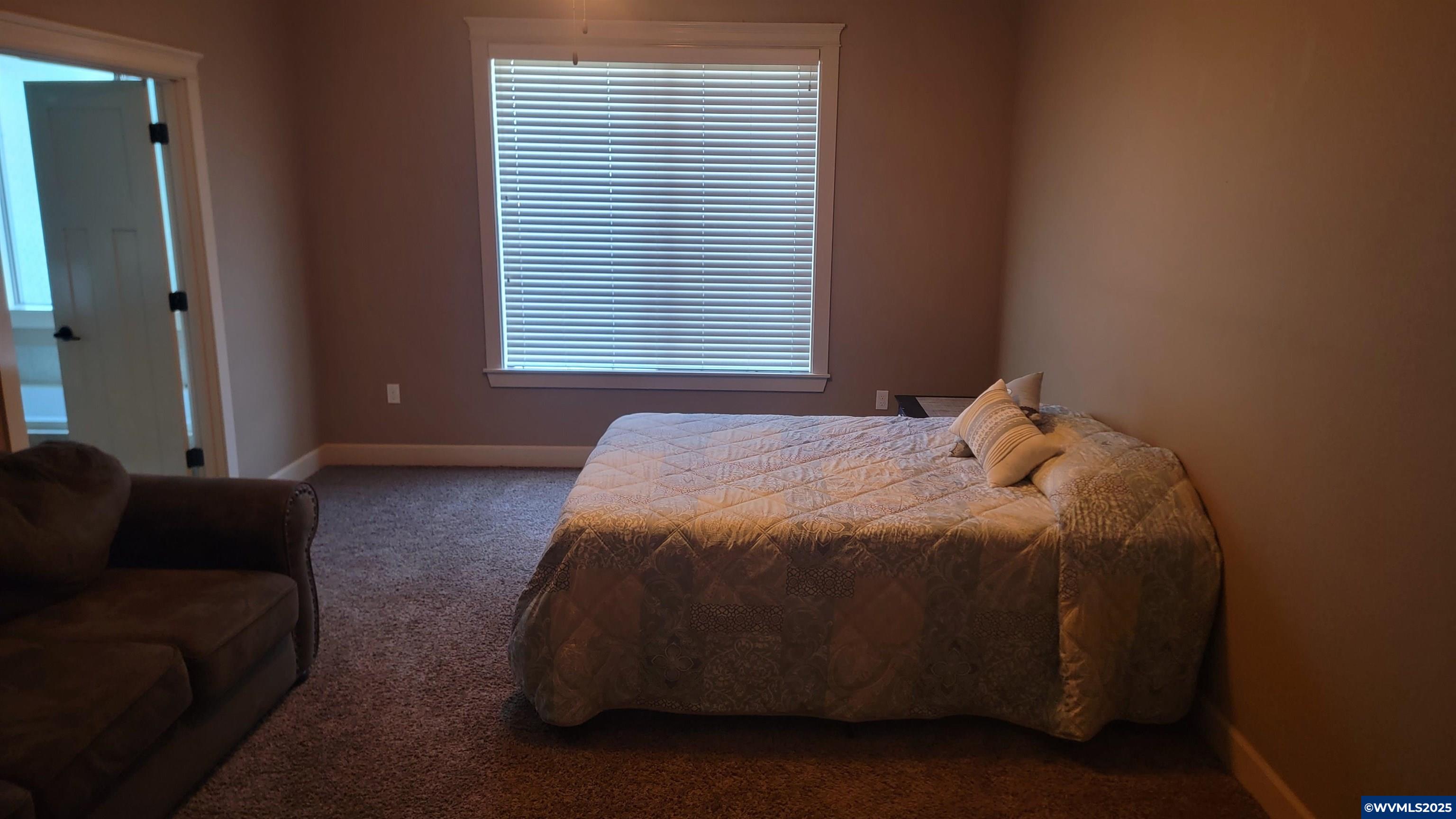 1047 Robbins Way Lebanon, OR 97355 - Photo 12 of 28