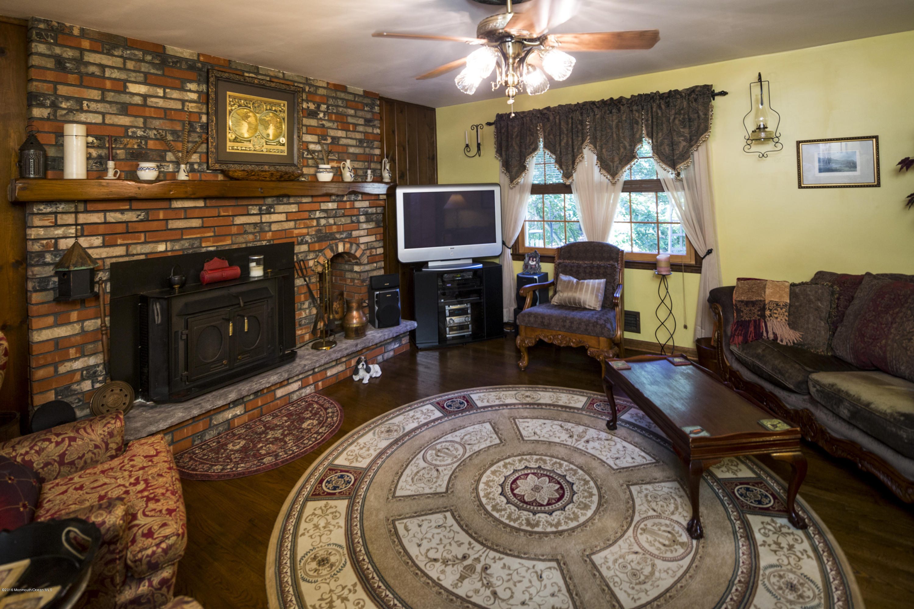 22 Ardmore Road Freehold, NJ 07728 - Photo 13 of 37 COMFORTABLE FAMILY ROOM