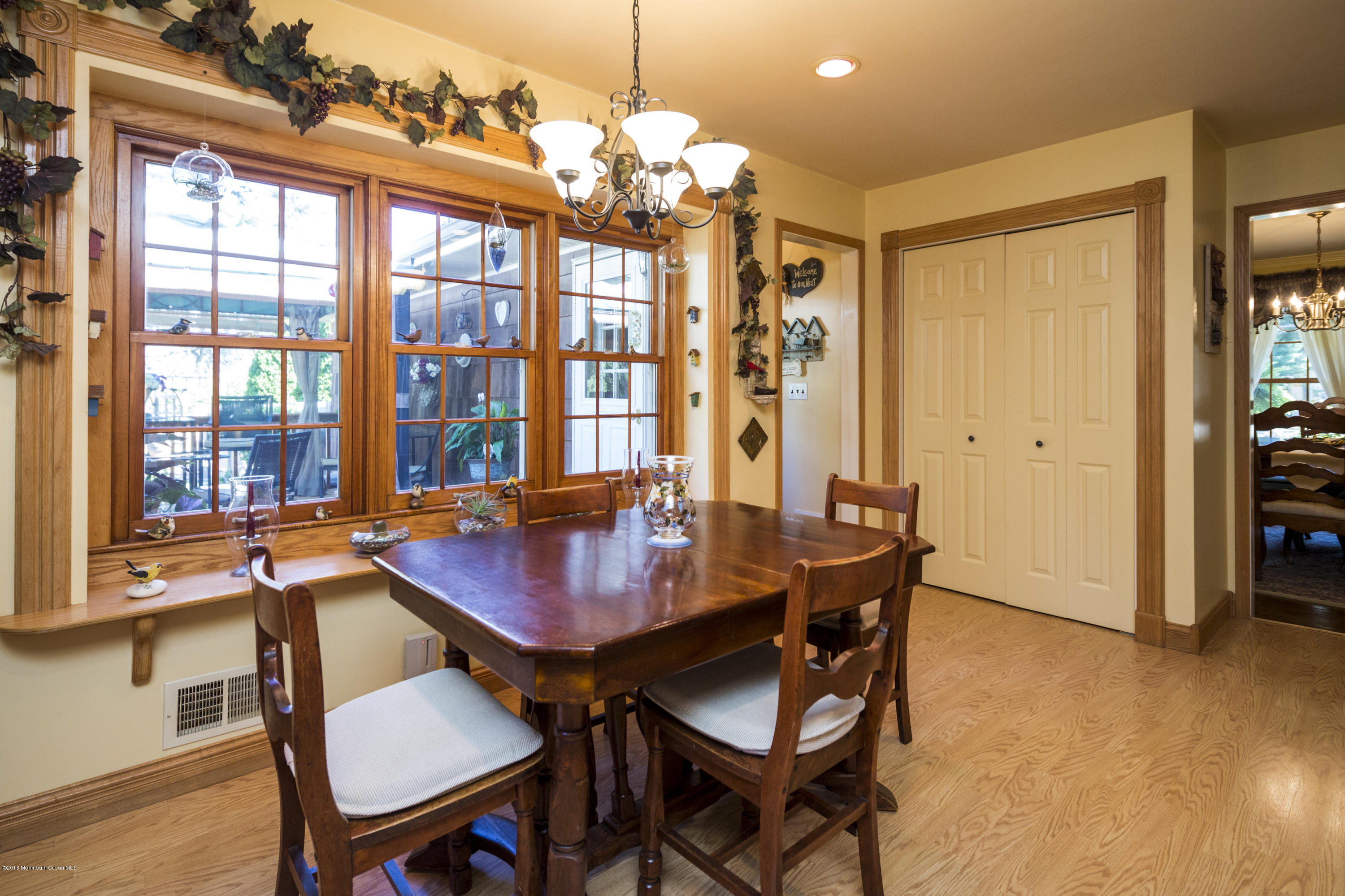 22 Ardmore Road Freehold, NJ 07728 - Photo 8 of 37 CHEERFUL COUNTRY KITCHEN