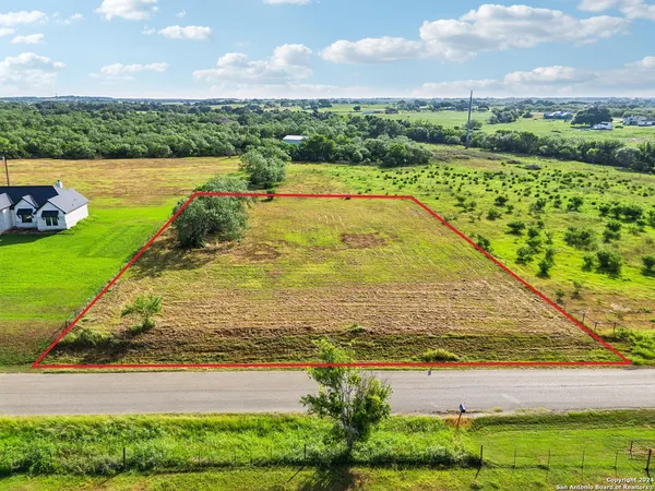 $100,000 | 371 County Road 405, Floresville, TX 78114