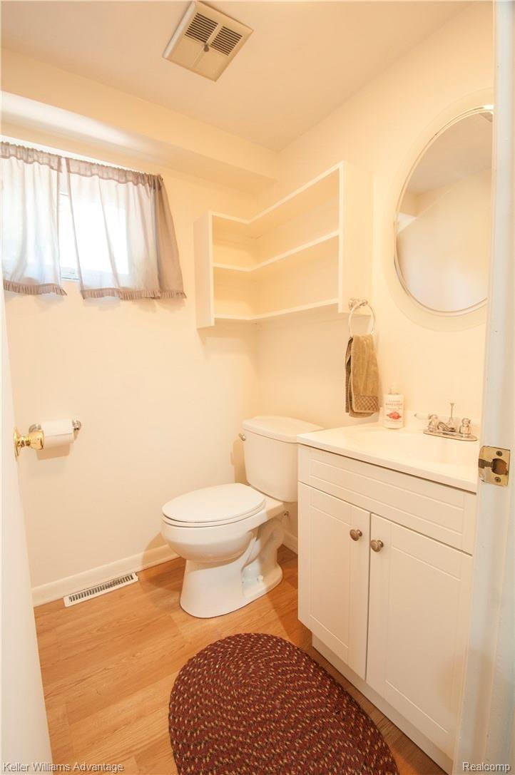 26508 Farmington Road Farmington, MI 48334 - Photo 33 of 45 Farmington Rd._26508_Basement FullBath_001