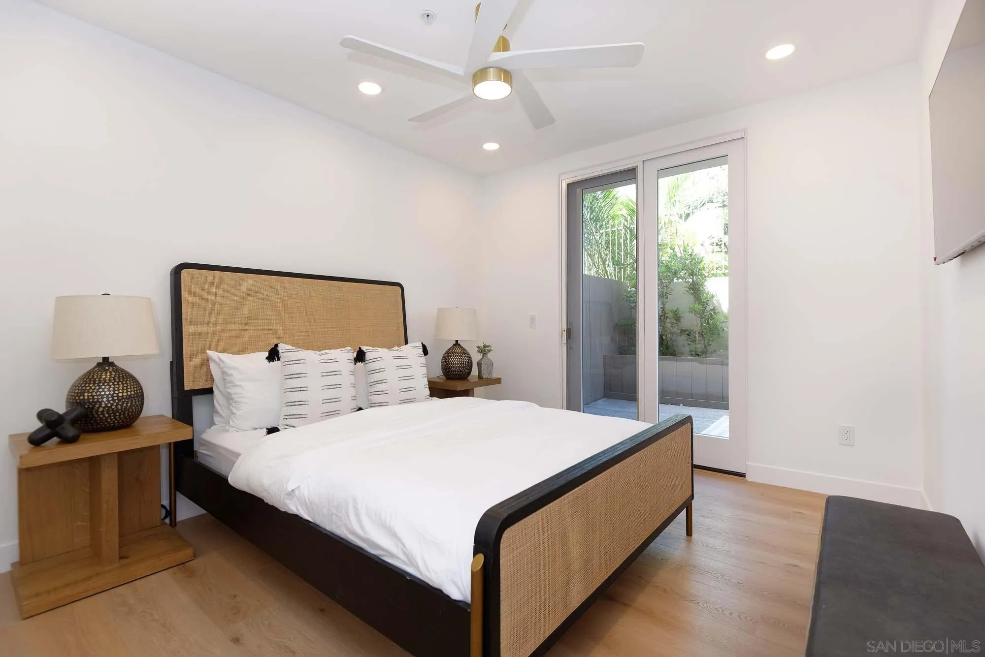 302 Prospect Street, Unit 6 La Jolla, CA 92037 - Photo 20 of 28 a bedroom with a bed and a window