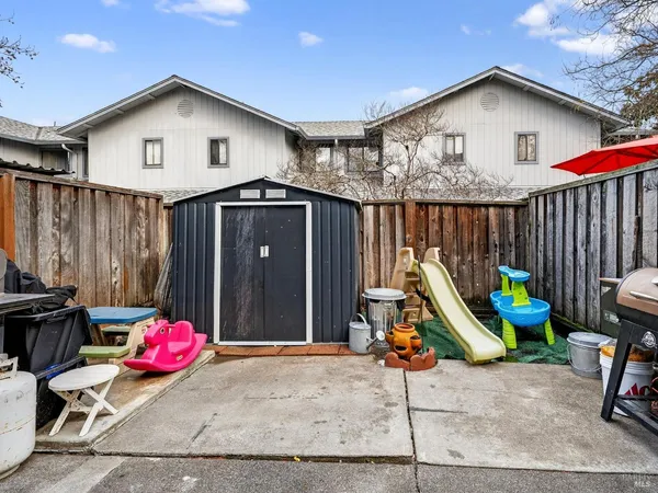 a view of a car garage of the house