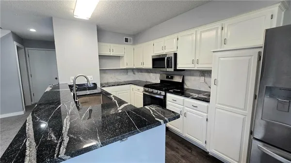 $372,500 | 15416 Floyd Street, Overland Park, KS 66223