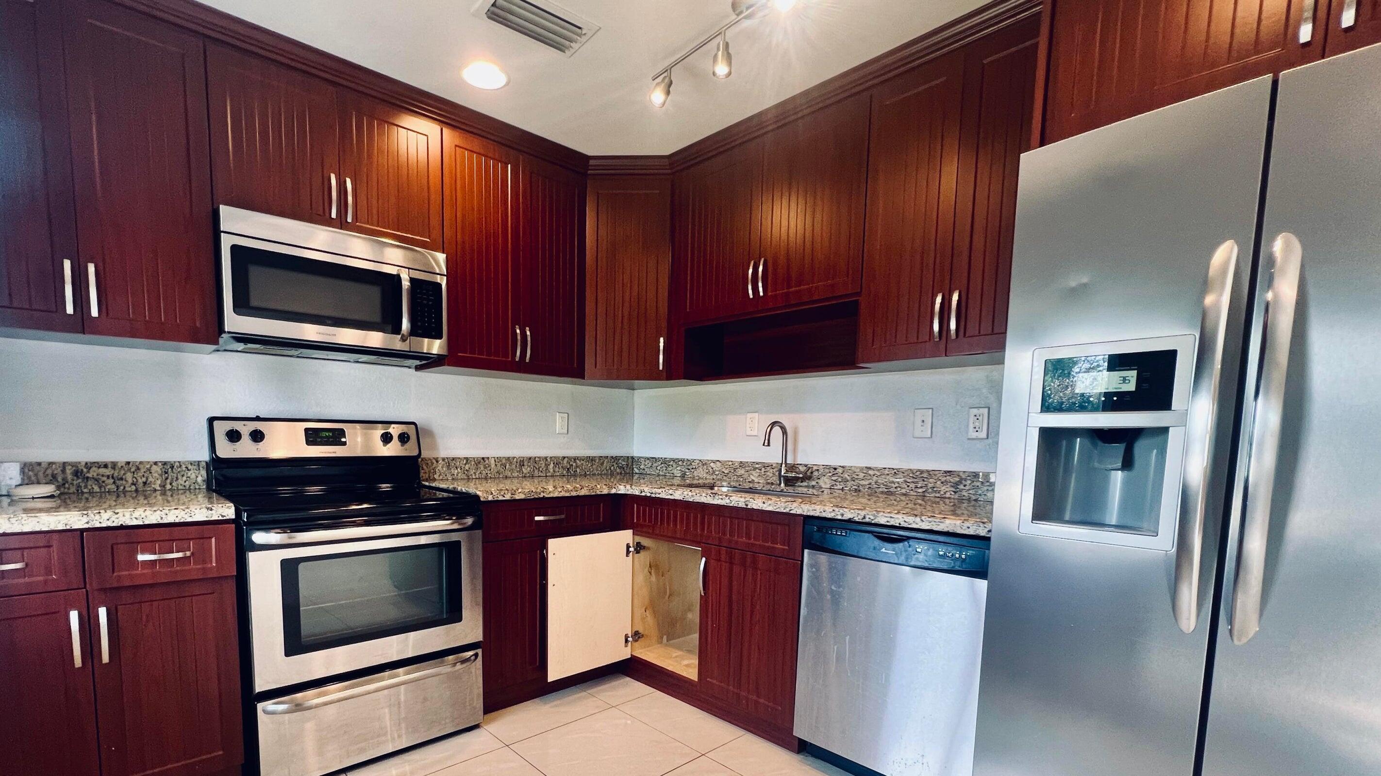 103 Southwest 3rd Avenue Boca Raton, FL 33432 - Photo 2 of 9 kitchen