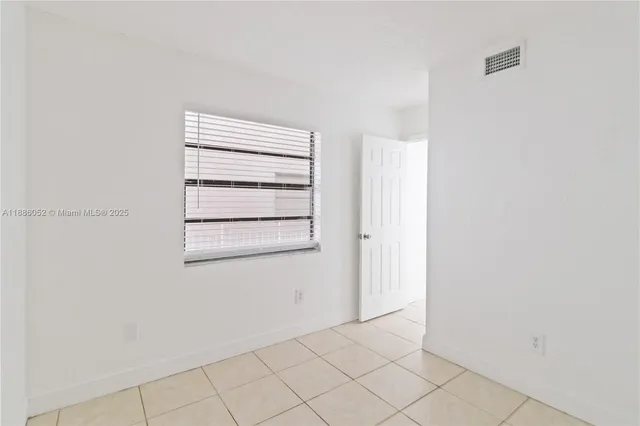 $2,100 | 1095 West 77th Street, Unit 108, Hialeah, FL 33014