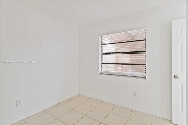 $2,100 | 1095 West 77th Street, Unit 108, Hialeah, FL 33014