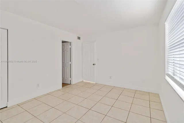 $2,100 | 1095 West 77th Street, Unit 108, Hialeah, FL 33014