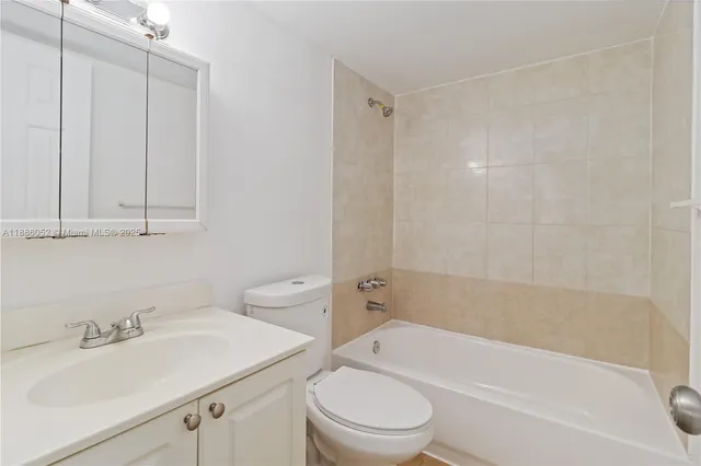 $2,100 | 1095 West 77th Street, Unit 108, Hialeah, FL 33014