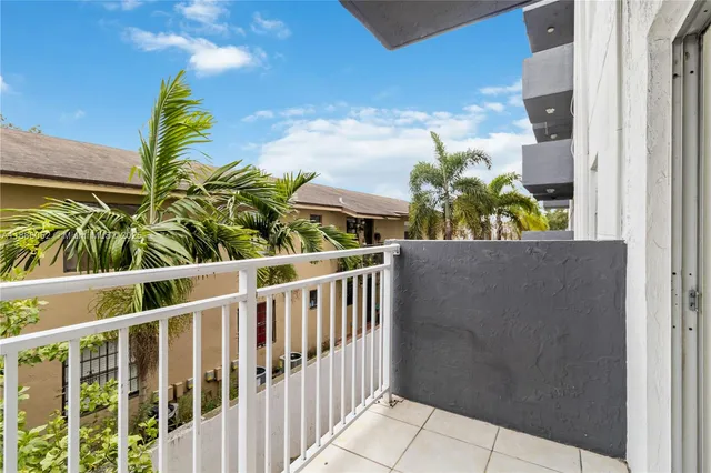 $2,100 | 1095 West 77th Street, Unit 108, Hialeah, FL 33014