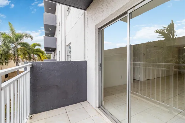 $2,100 | 1095 West 77th Street, Unit 108, Hialeah, FL 33014