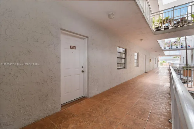 $2,100 | 1095 West 77th Street, Unit 108, Hialeah, FL 33014