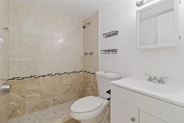 $2,100 | 1095 West 77th Street, Unit 108, Hialeah, FL 33014